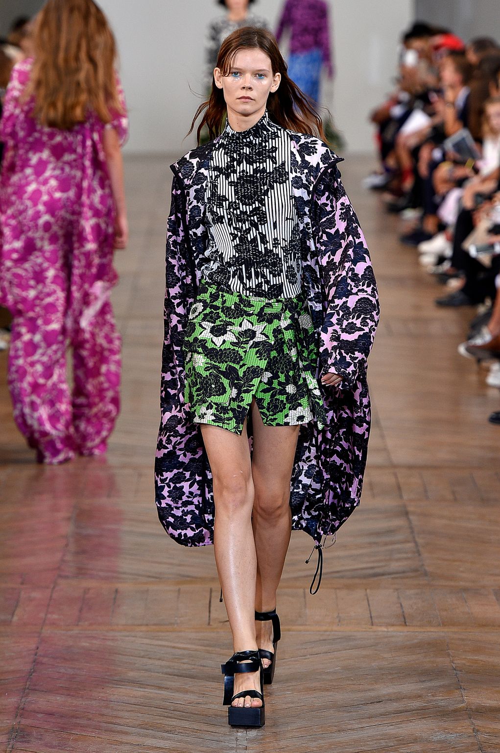 Fashion Week Paris Spring/Summer 2017 look 21 from the Christian Wijnants collection womenswear