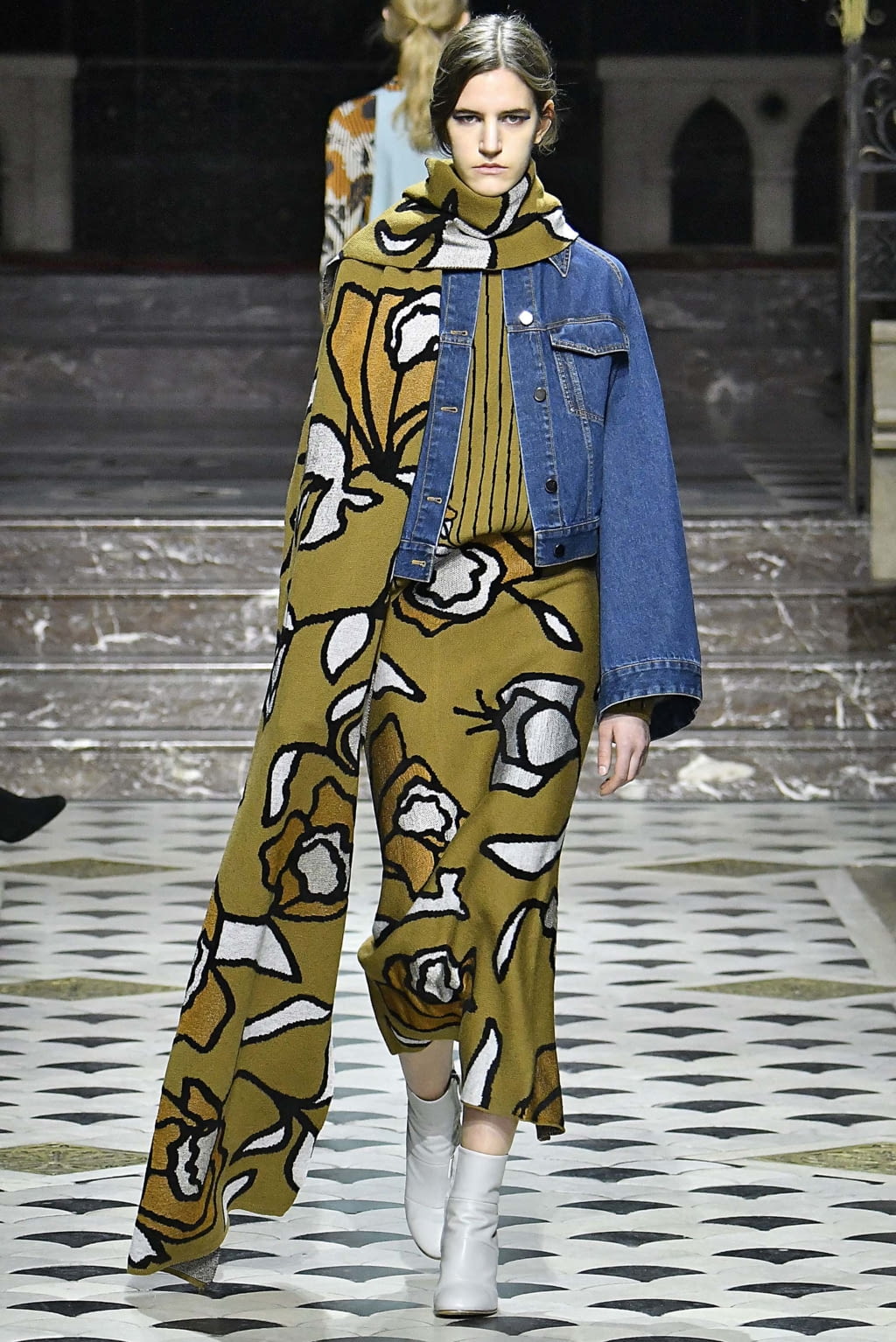 Fashion Week Paris Fall/Winter 2018 look 17 from the Christian Wijnants collection womenswear