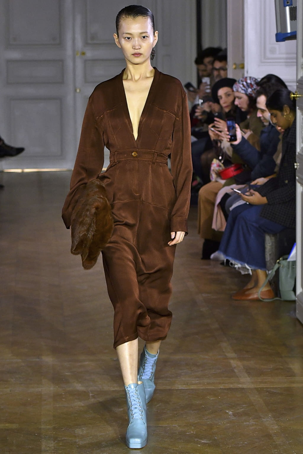 Fashion Week Paris Fall/Winter 2019 look 6 from the Christian Wijnants collection 女装