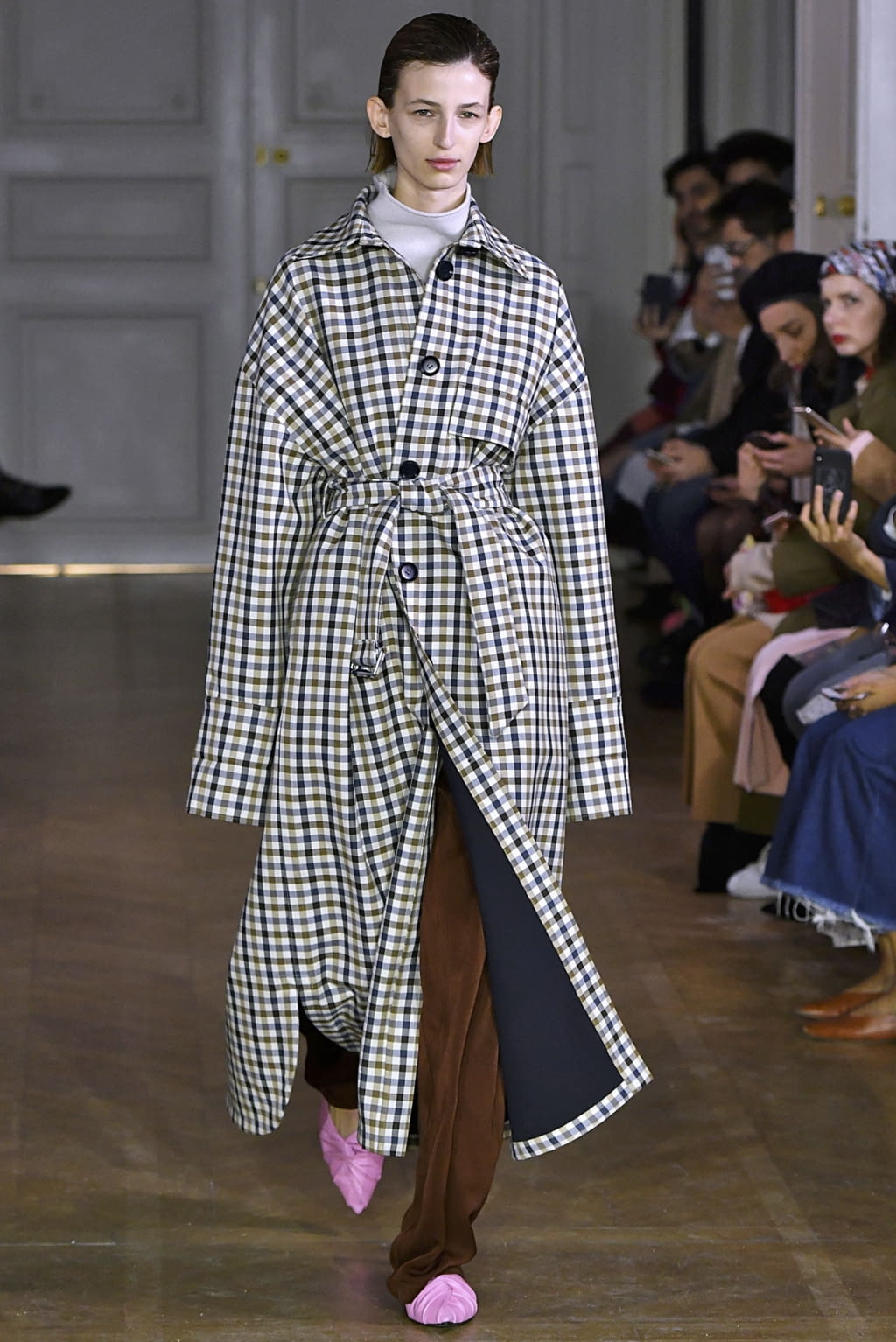 Fashion Week Paris Fall/Winter 2019 look 7 de la collection Christian Wijnants womenswear