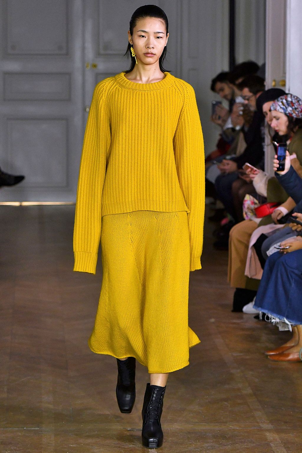 Fashion Week Paris Fall/Winter 2019 look 8 from the Christian Wijnants collection 女装