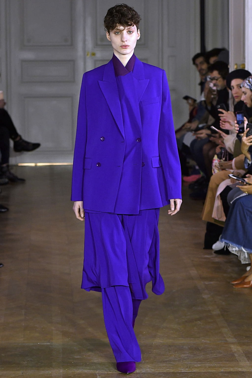 Fashion Week Paris Fall/Winter 2019 look 15 de la collection Christian Wijnants womenswear