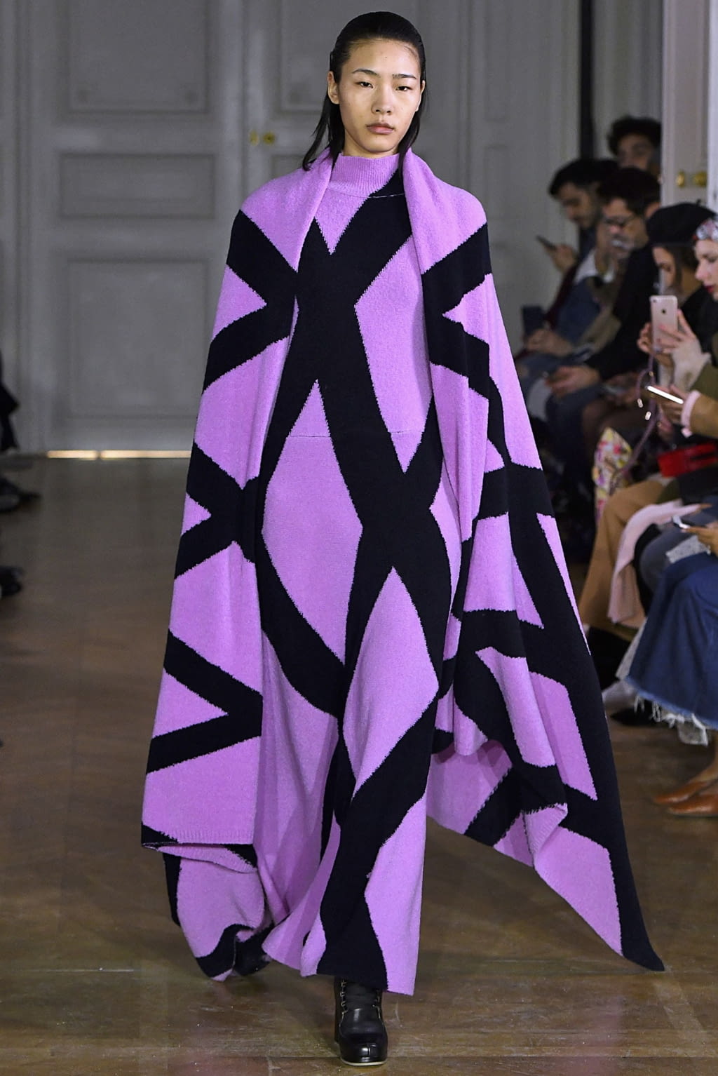 Fashion Week Paris Fall/Winter 2019 look 26 from the Christian Wijnants collection womenswear