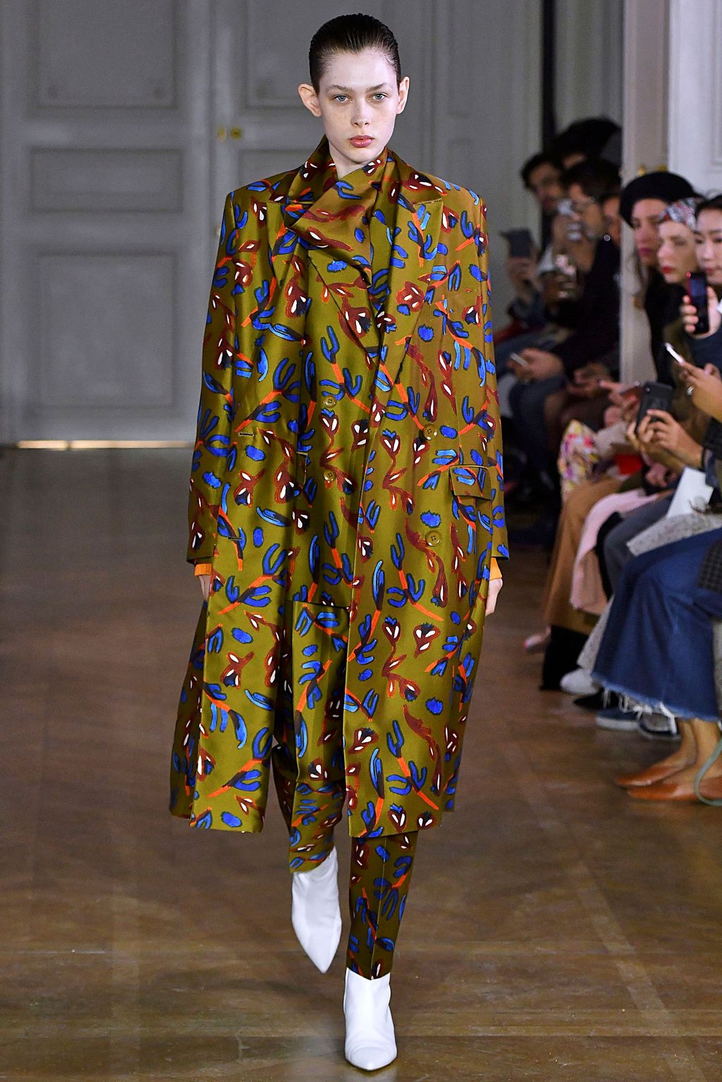 Fashion Week Paris Fall/Winter 2019 look 30 from the Christian Wijnants collection womenswear