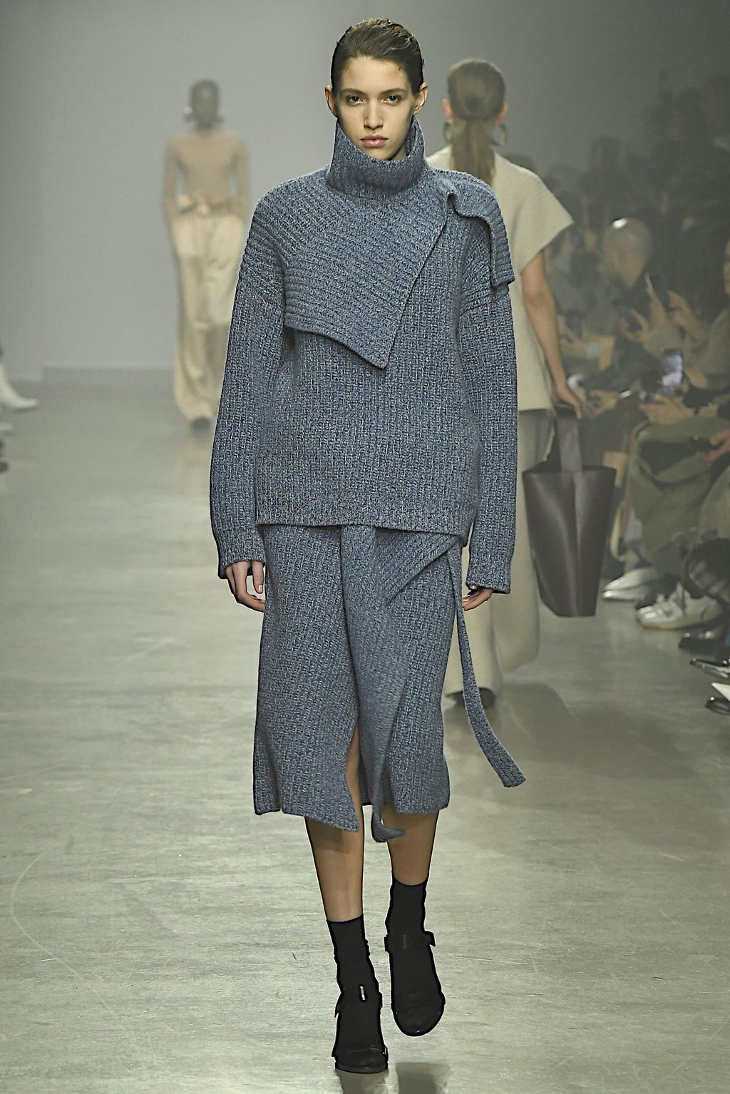 Fashion Week Paris Fall/Winter 2020 look 6 de la collection Christian Wijnants womenswear