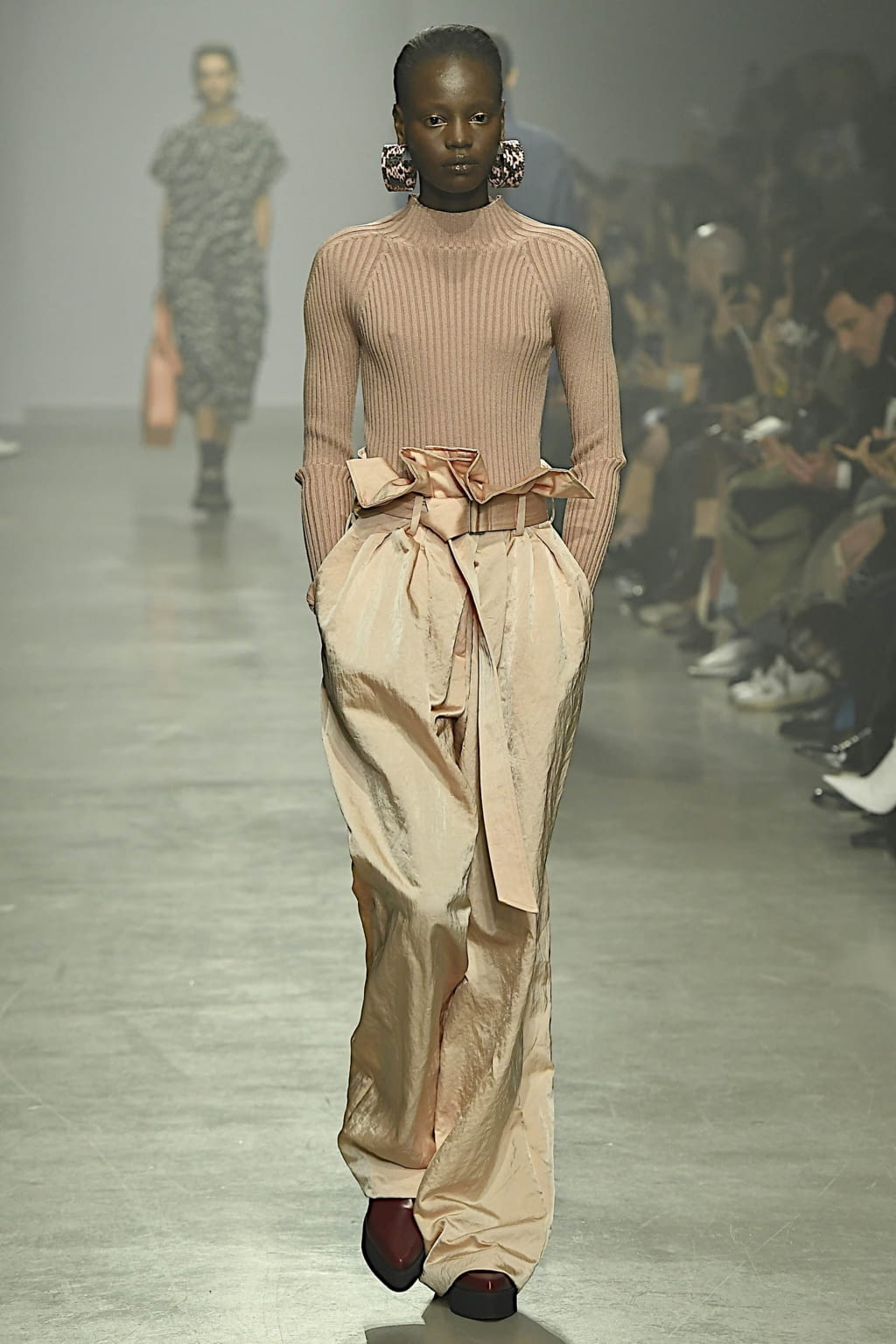 Fashion Week Paris Fall/Winter 2020 look 7 from the Christian Wijnants collection womenswear