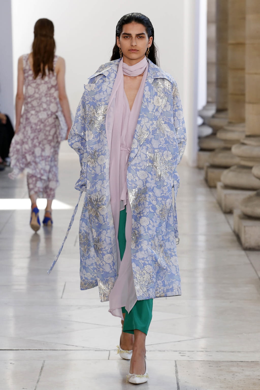 Fashion Week Paris Spring/Summer 2018 look 3 from the Christian Wijnants collection 女装