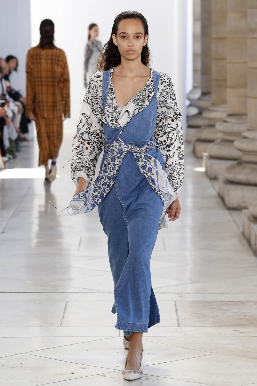 Fashion Week Paris Spring/Summer 2018 look 22 from the Christian Wijnants collection 女装