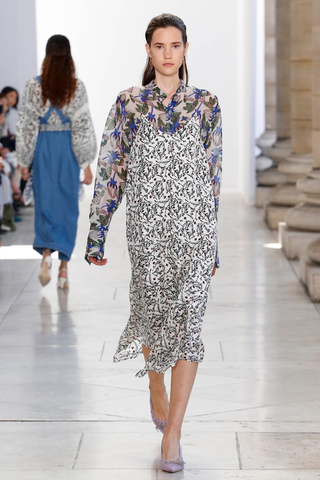 Fashion Week Paris Spring/Summer 2018 look 23 from the Christian Wijnants collection 女装
