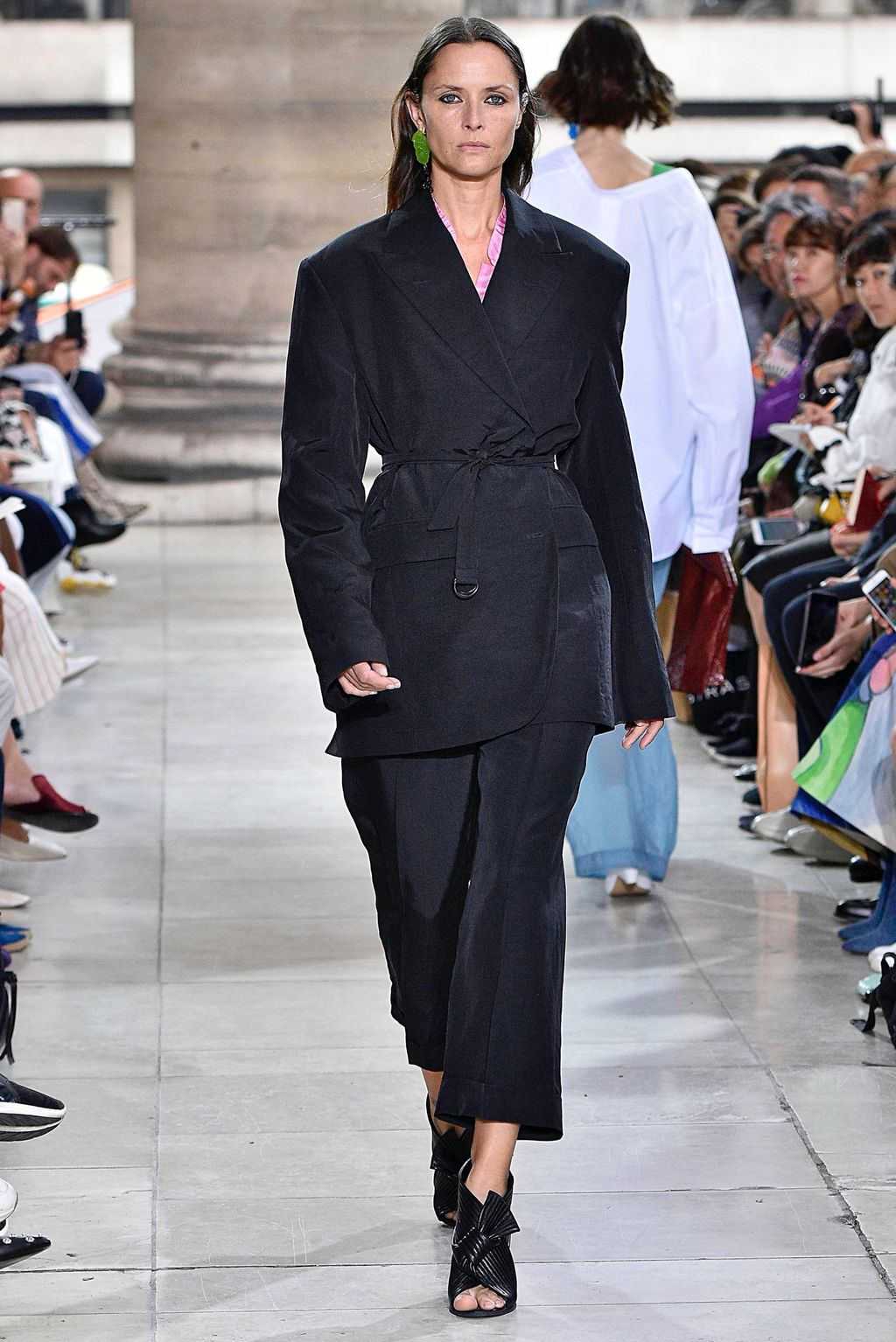 Fashion Week Paris Spring/Summer 2019 look 2 from the Christian Wijnants collection 女装