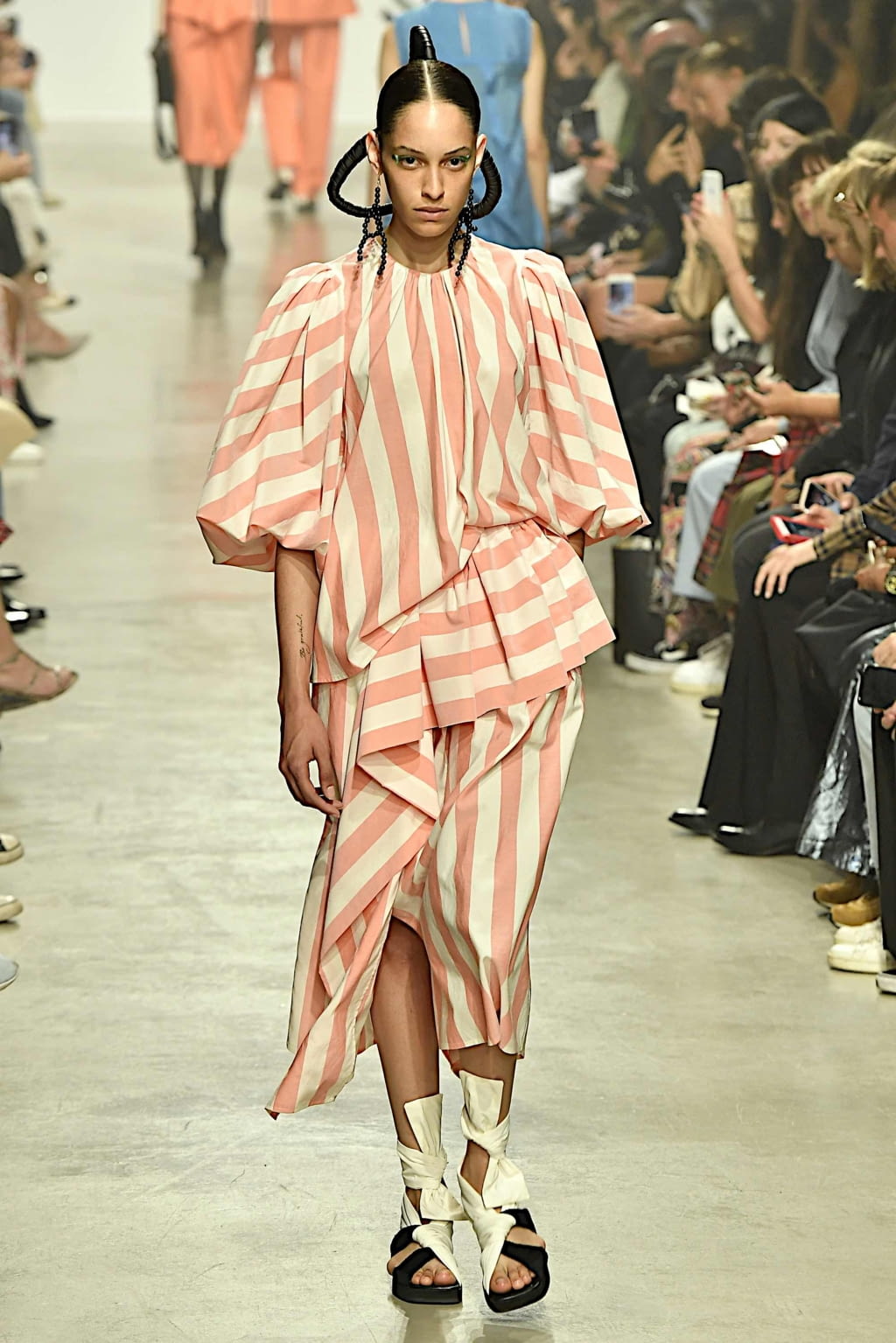 Fashion Week Paris Spring/Summer 2020 look 3 from the Christian Wijnants collection womenswear