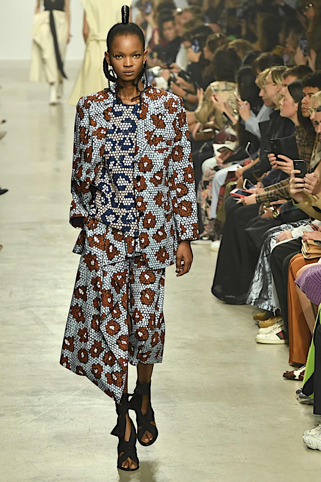 Fashion Week Paris Spring/Summer 2020 look 18 from the Christian Wijnants collection womenswear