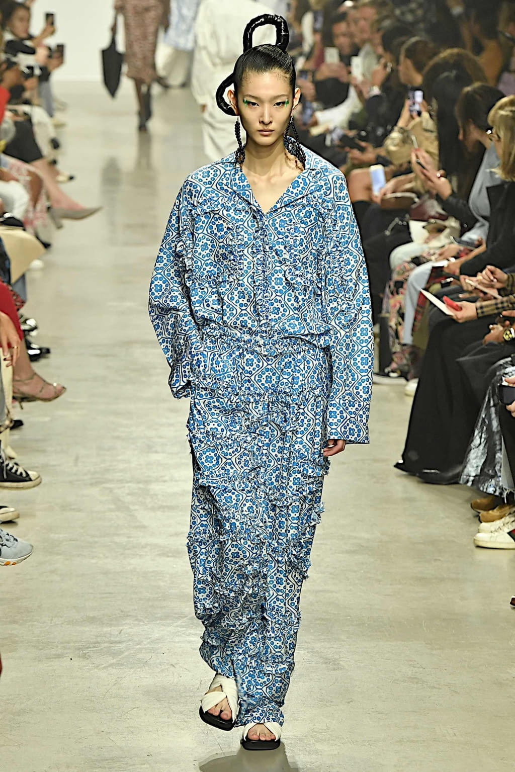 Fashion Week Paris Spring/Summer 2020 look 24 from the Christian Wijnants collection 女装