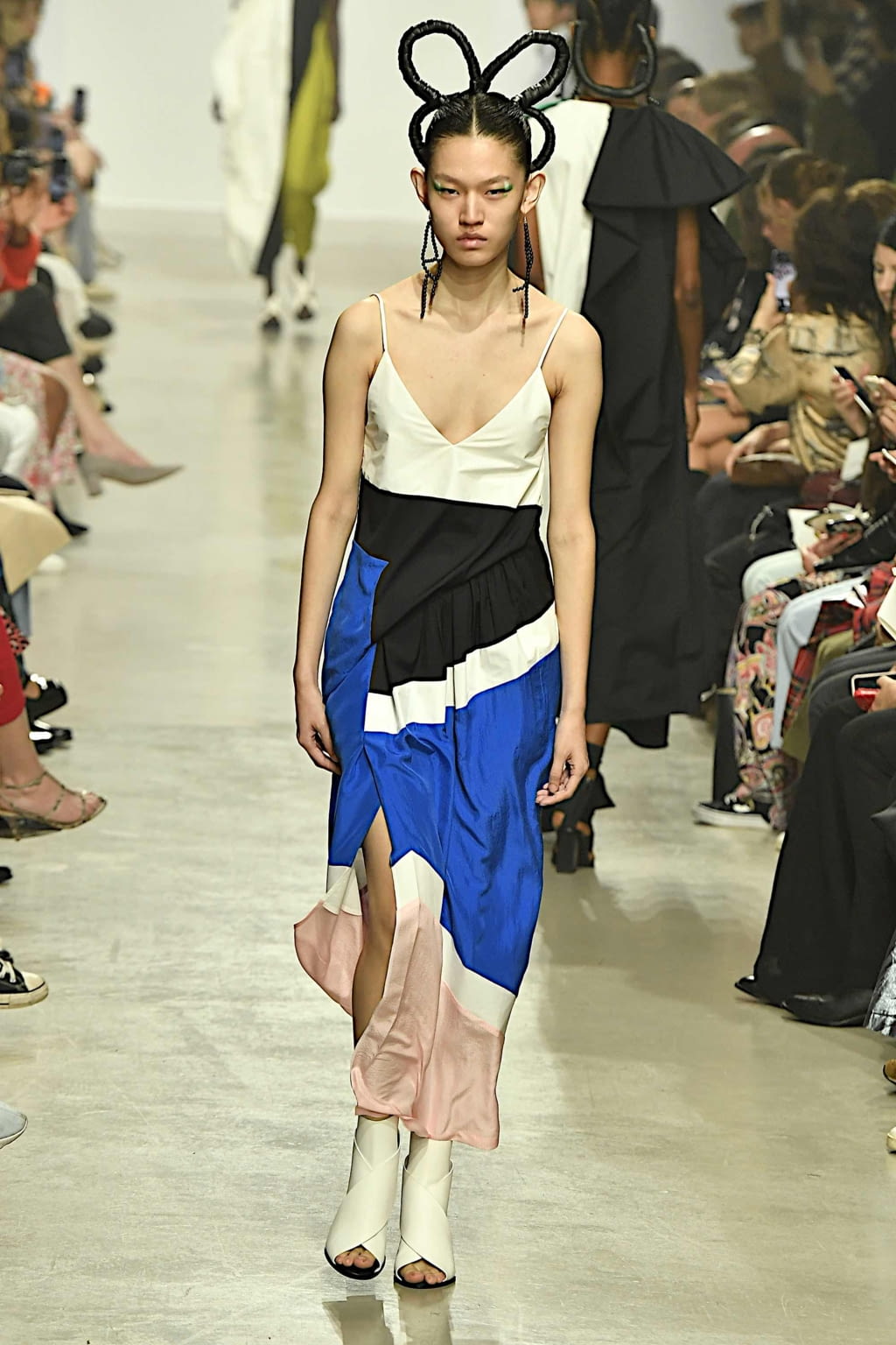 Fashion Week Paris Spring/Summer 2020 look 36 from the Christian Wijnants collection 女装
