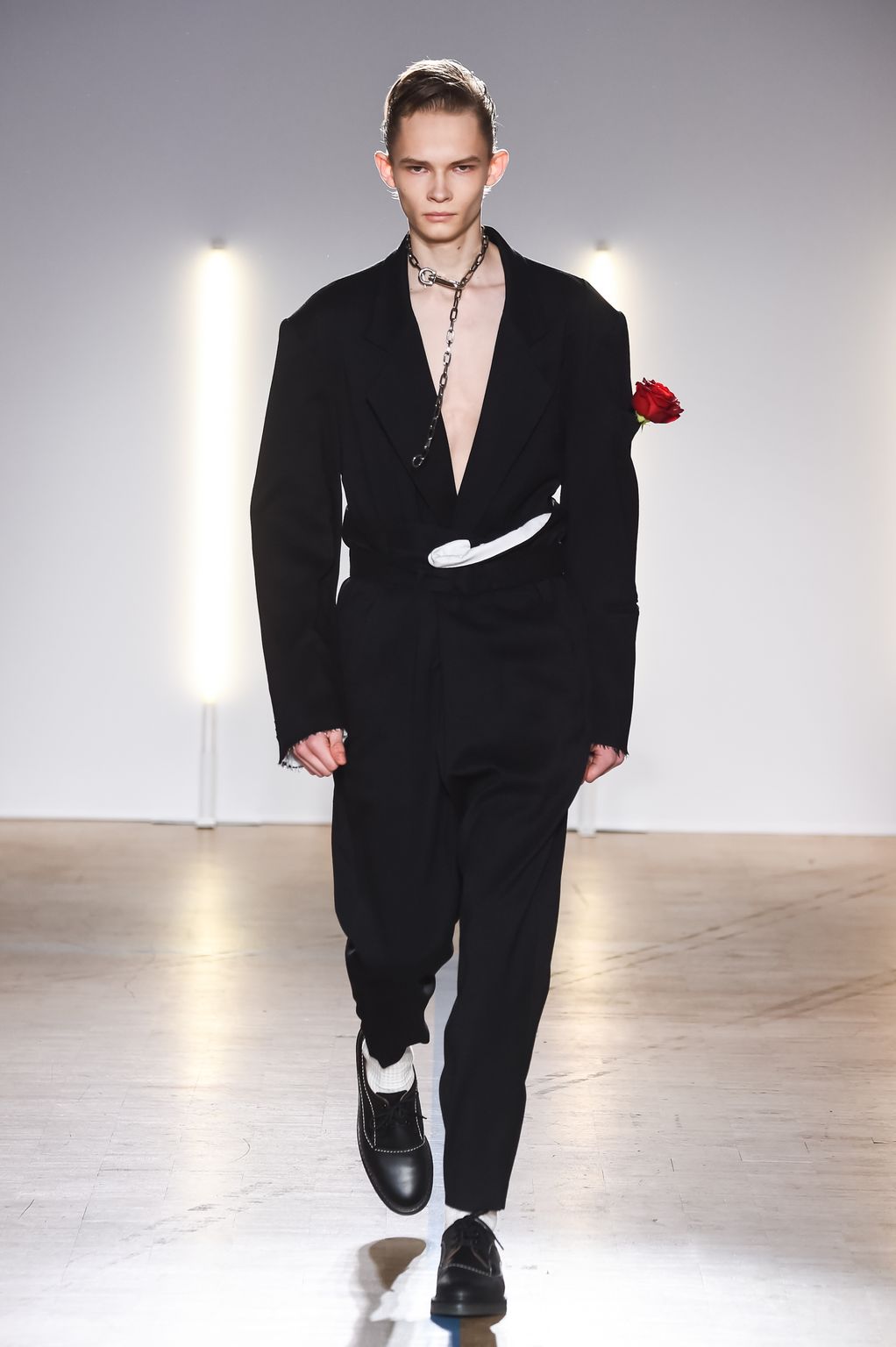 Fashion Week Paris Fall/Winter 2018 look 1 from the Christian Dada collection menswear