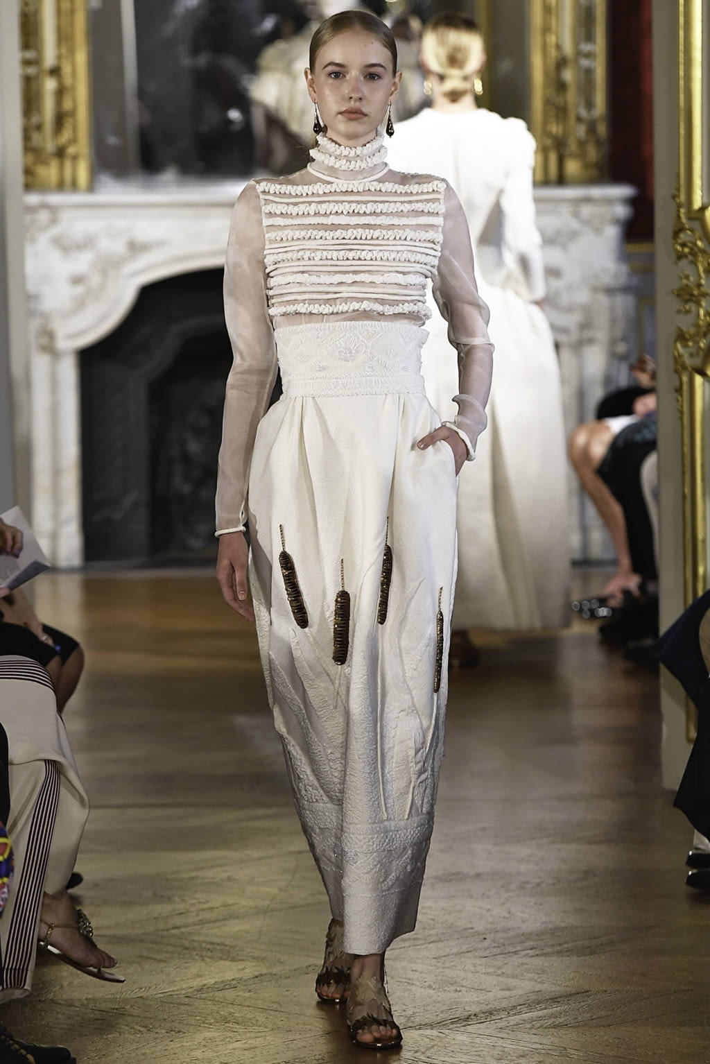 Fashion Week Paris Fall/Winter 2019 look 6 from the Christophe Josse collection 高级定制
