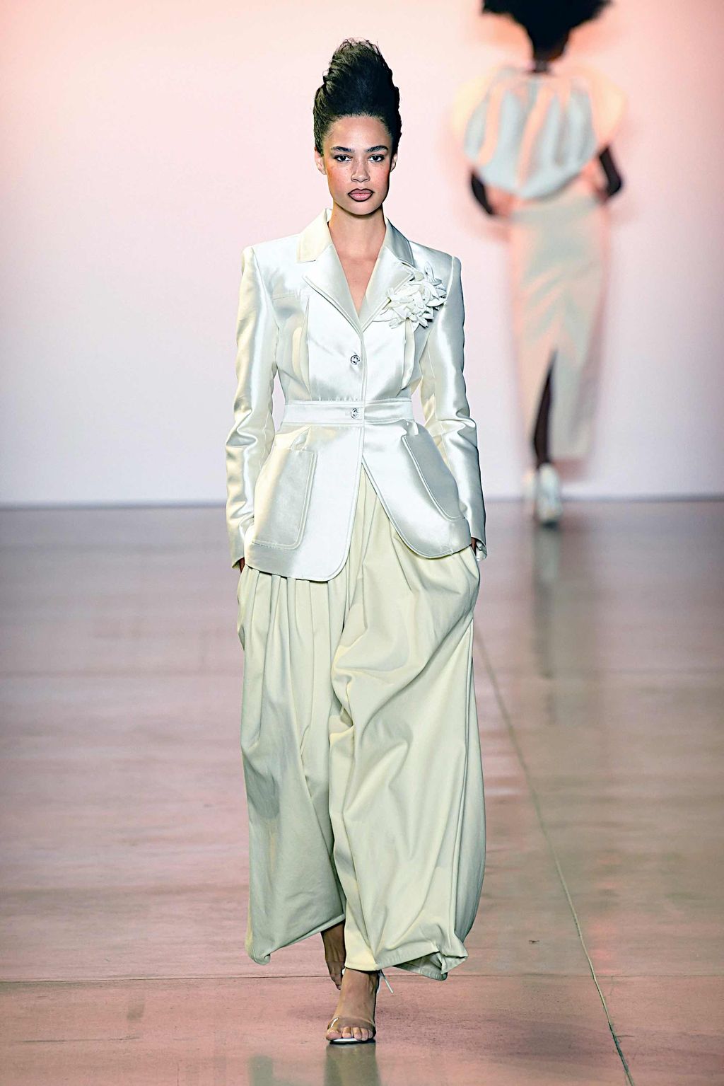 Fashion Week New York Spring/Summer 2020 look 33 from the Christopher John Rogers collection 女装