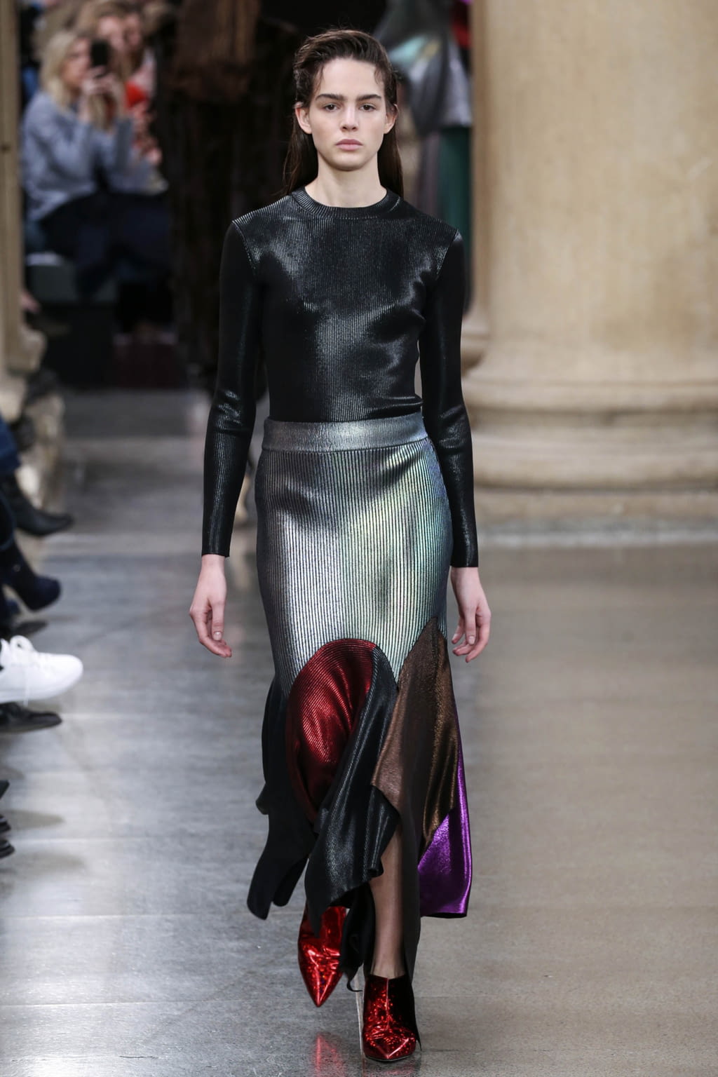 Fashion Week London Fall/Winter 2017 look 31 from the Christopher Kane collection womenswear