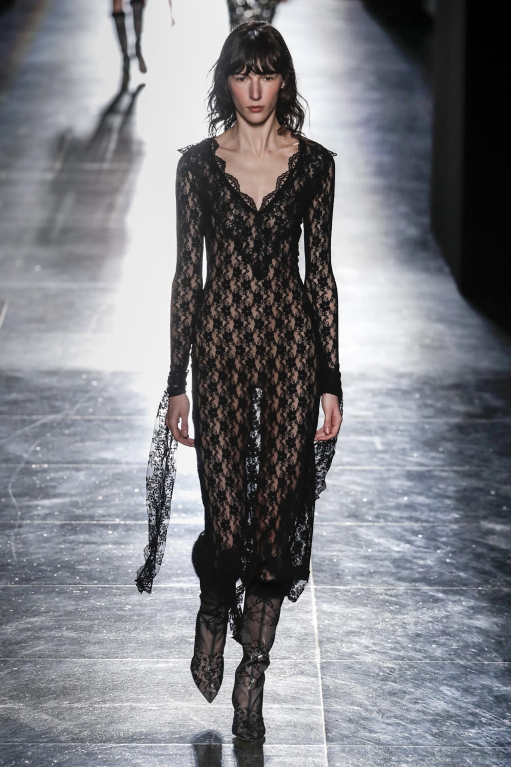 Fashion Week London Fall/Winter 2018 look 13 from the Christopher Kane collection womenswear