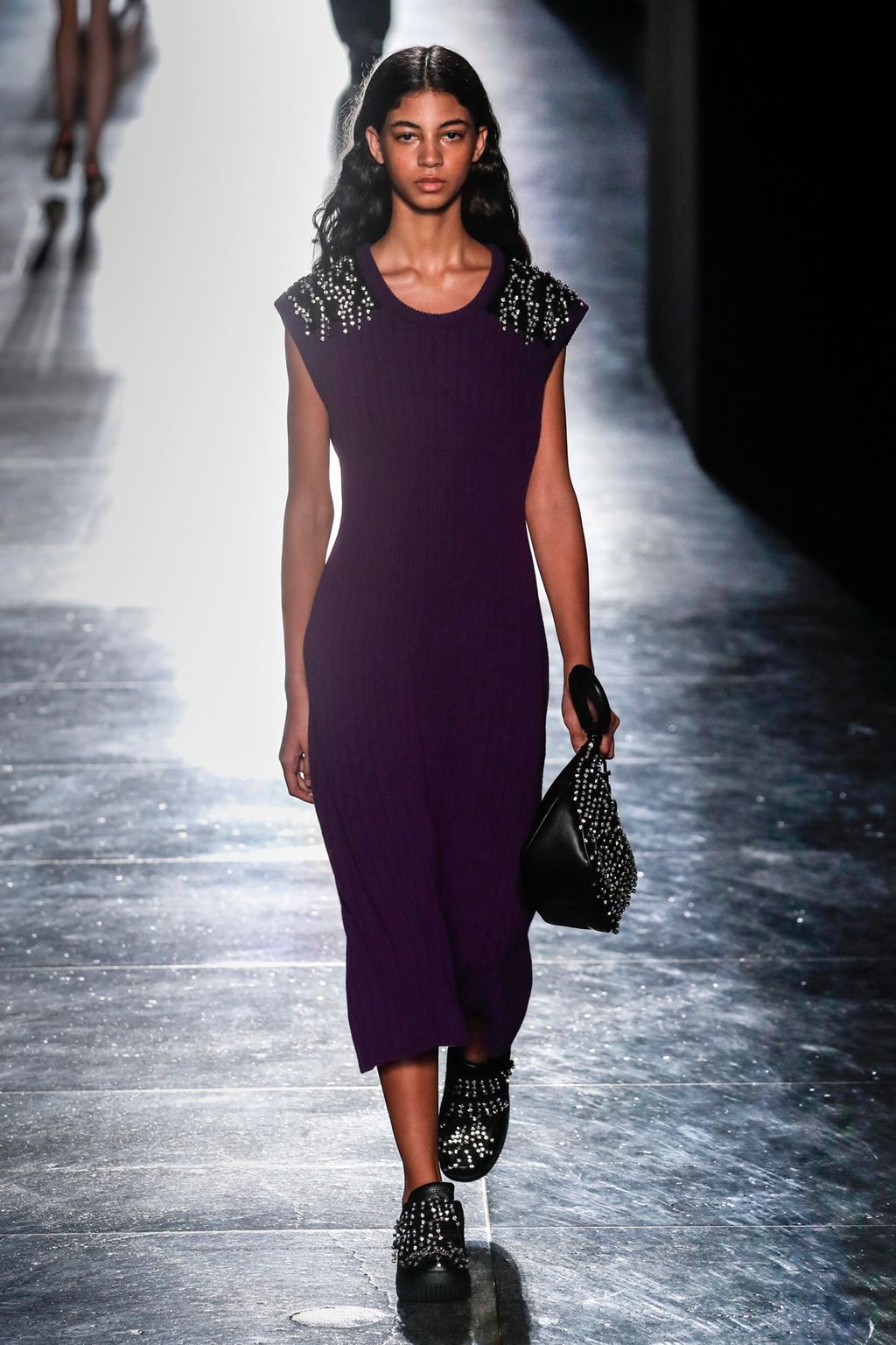 Fashion Week London Fall/Winter 2018 look 23 from the Christopher Kane collection womenswear