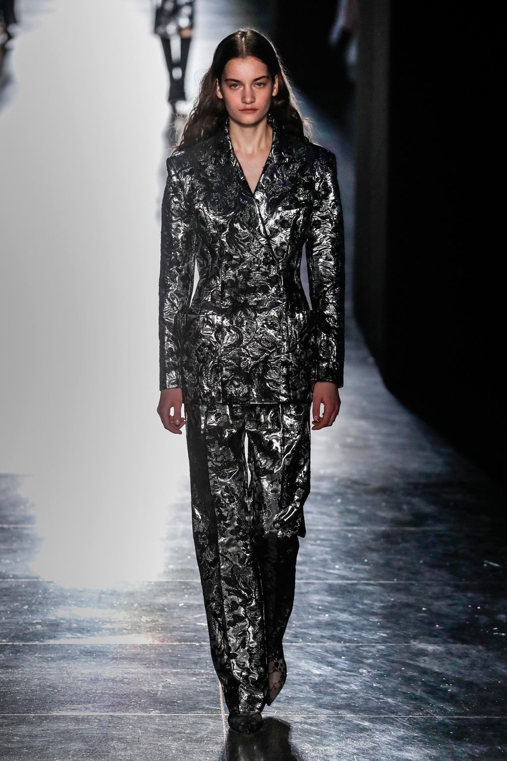Fashion Week London Fall/Winter 2018 look 43 from the Christopher Kane collection womenswear