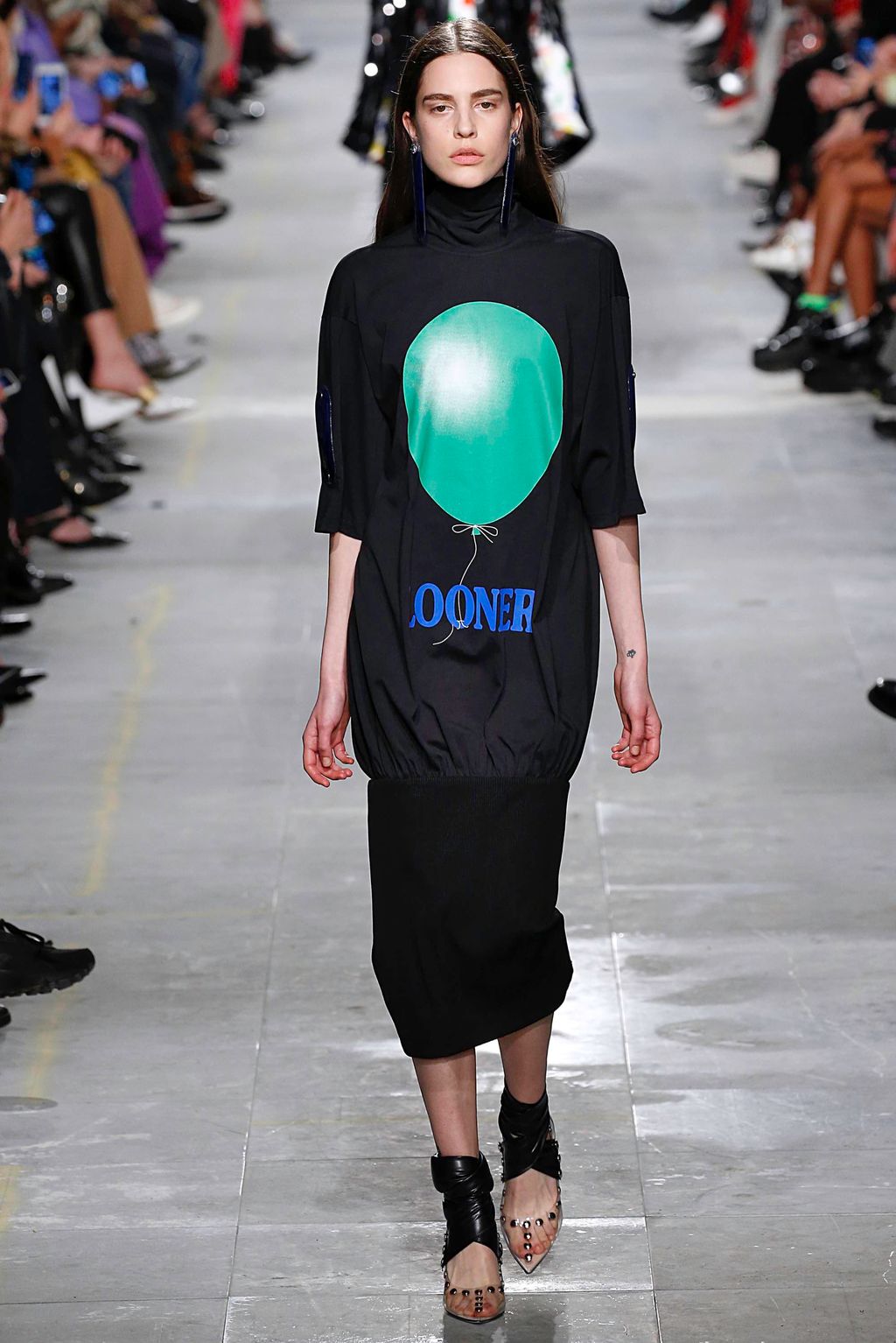 Fashion Week London Fall/Winter 2019 look 33 from the Christopher Kane collection womenswear