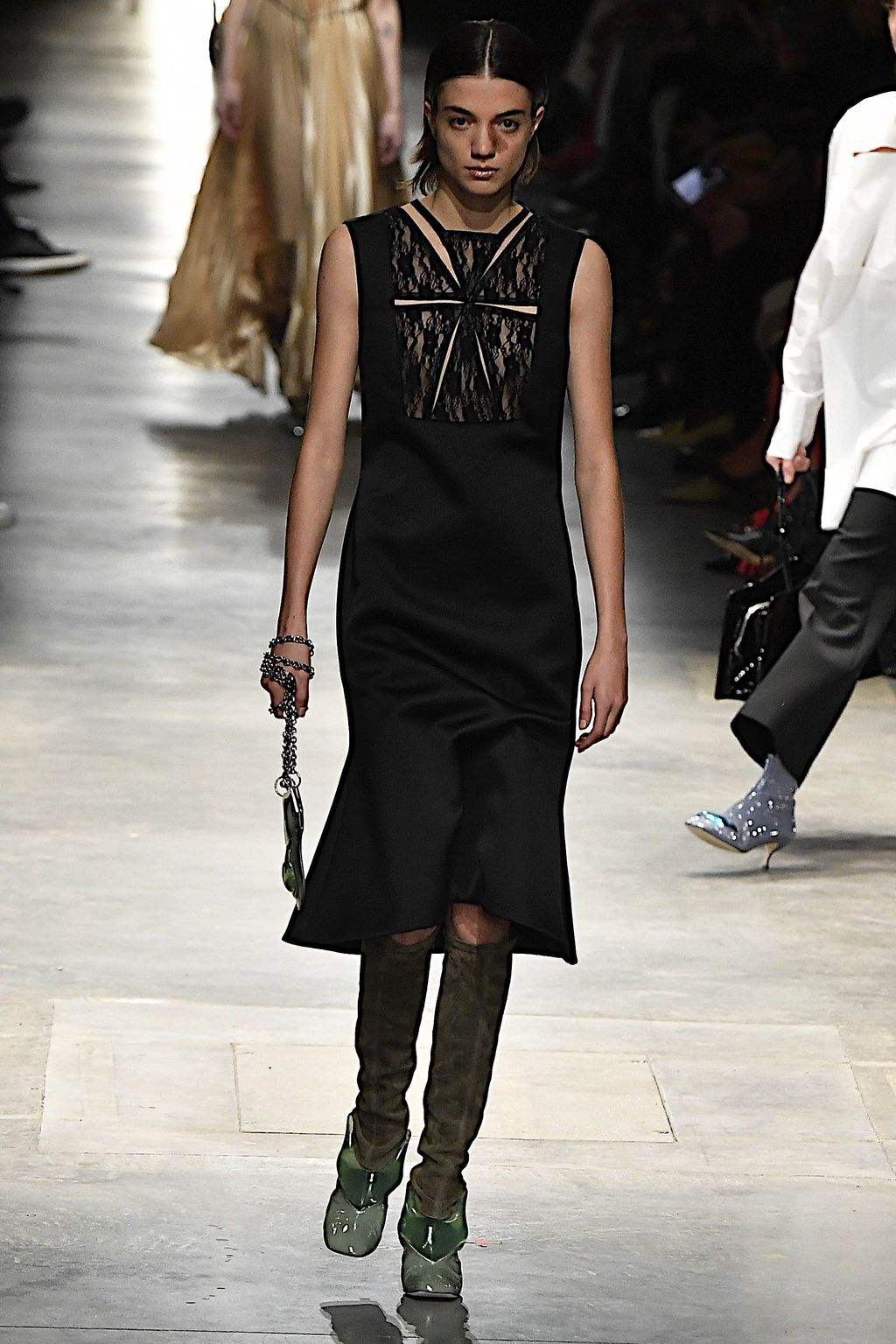 Fashion Week London Fall/Winter 2020 look 14 from the Christopher Kane collection womenswear