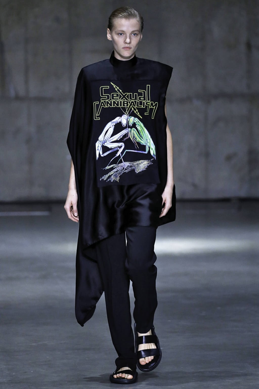 Fashion Week London Spring/Summer 2019 look 10 from the Christopher Kane collection womenswear