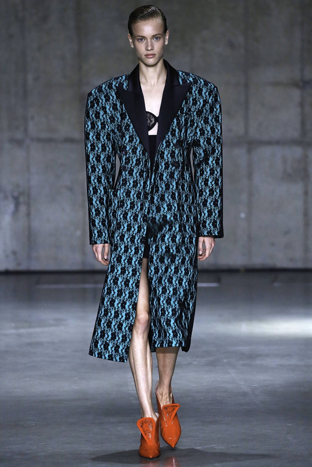 Fashion Week London Spring/Summer 2019 look 14 from the Christopher Kane collection 女装