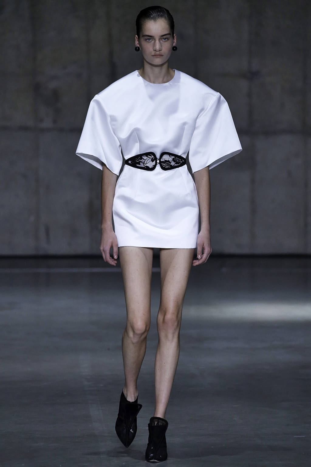 Fashion Week London Spring/Summer 2019 look 15 from the Christopher Kane collection 女装