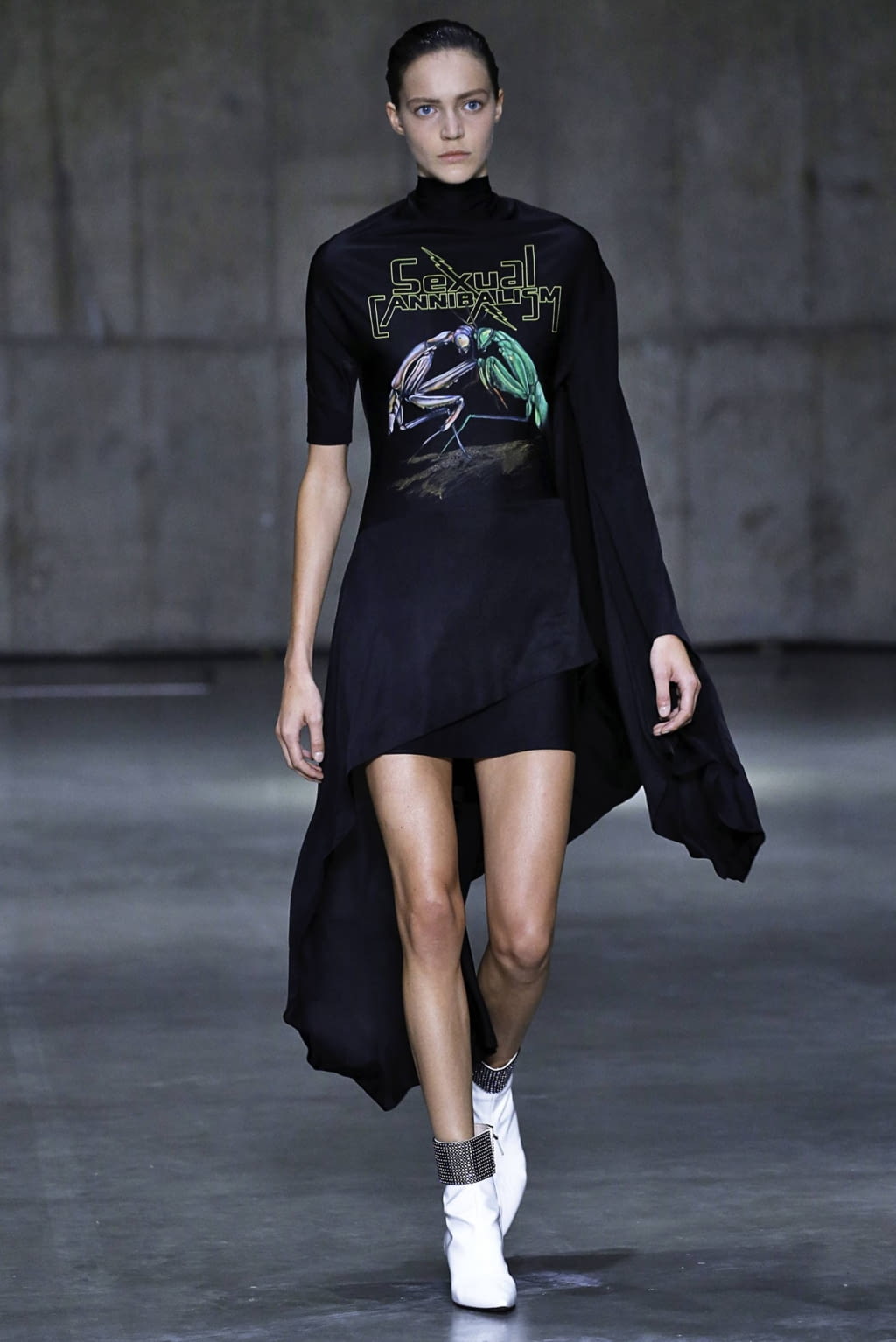 Fashion Week London Spring/Summer 2019 look 19 from the Christopher Kane collection 女装