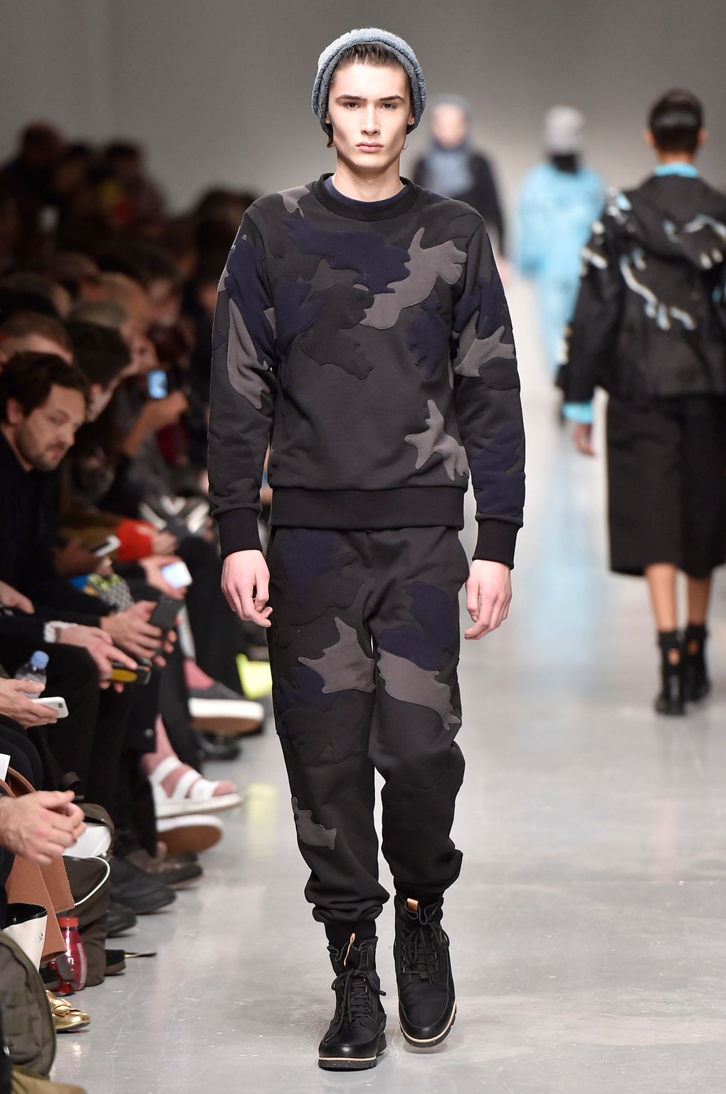 Fashion Week London Fall/Winter 2017 look 13 from the Christopher Raeburn collection menswear