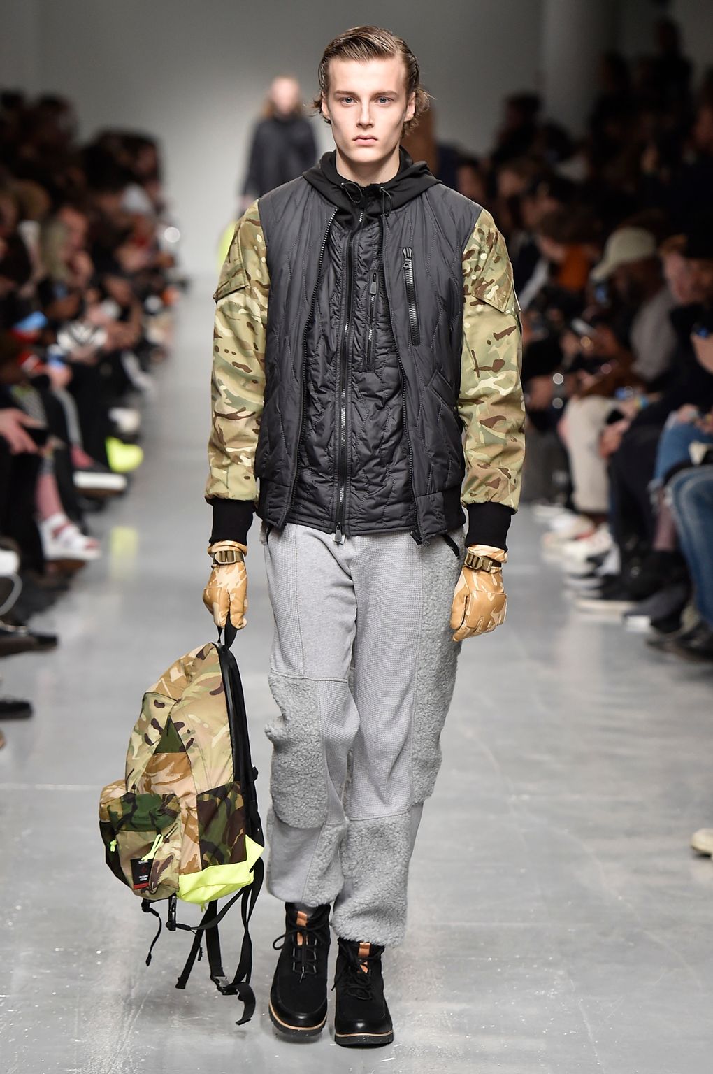 Fashion Week London Fall/Winter 2017 look 26 from the Christopher Raeburn collection menswear