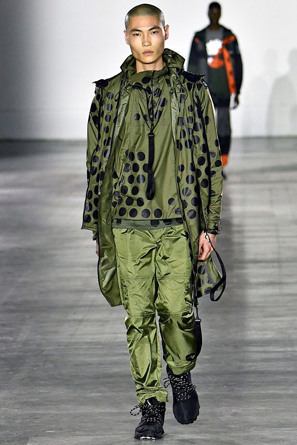 Fashion Week London Fall/Winter 2019 look 3 from the Christopher Raeburn collection 男装