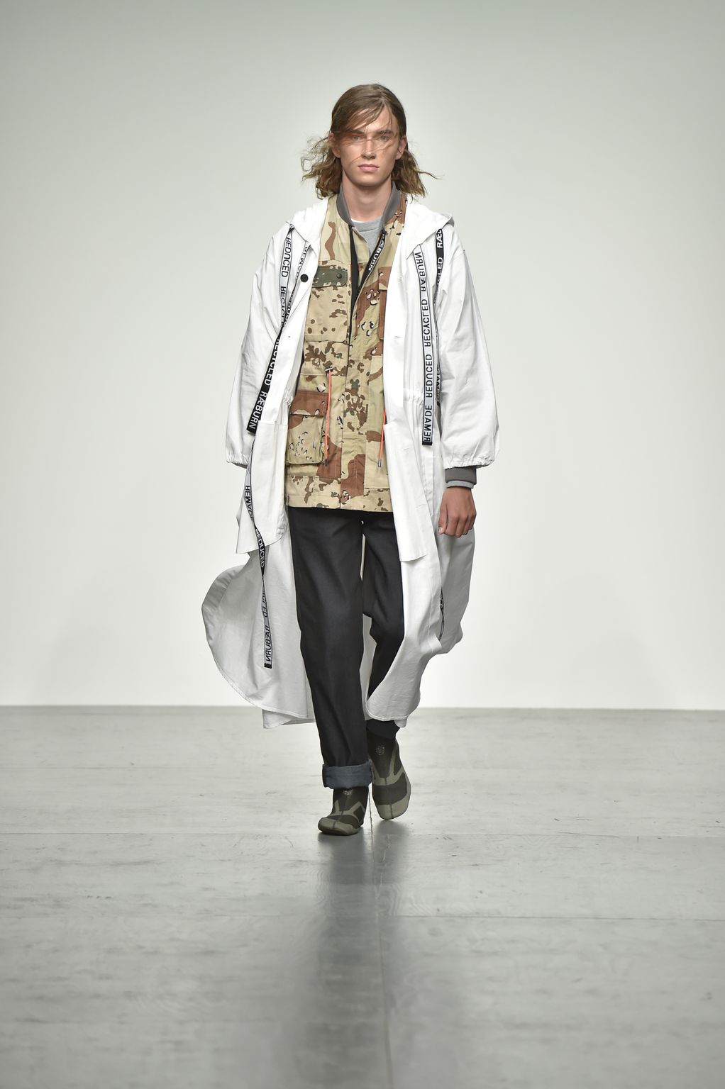 Fashion Week London Spring/Summer 2018 look 16 from the Christopher Raeburn collection menswear