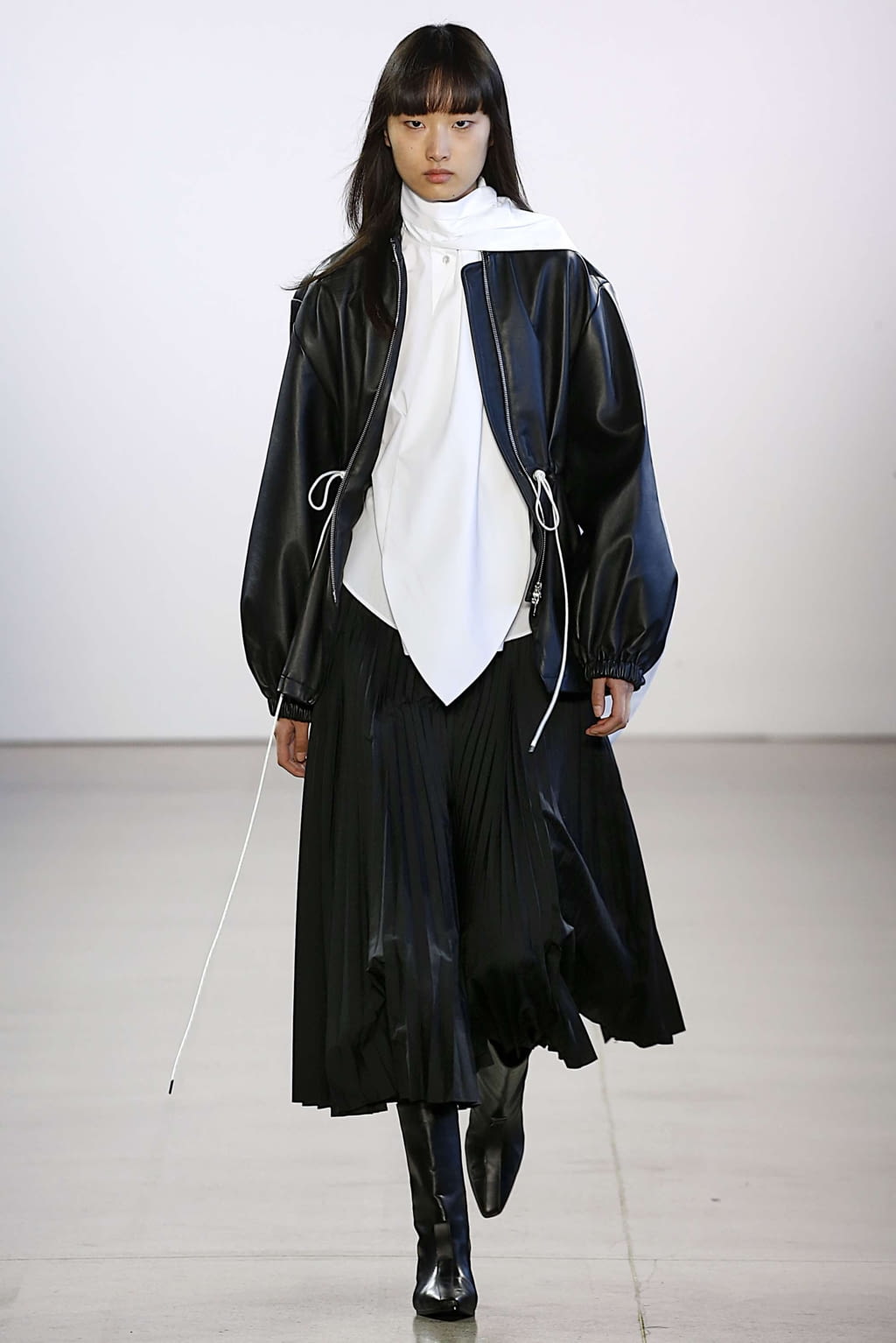 Fashion Week New York Fall/Winter 2019 look 1 from the Claudia Li collection 女装