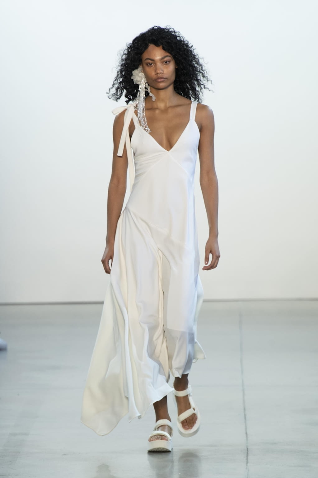 Fashion Week New York Fall/Winter 2020 look 4 de la collection Claudia Li womenswear