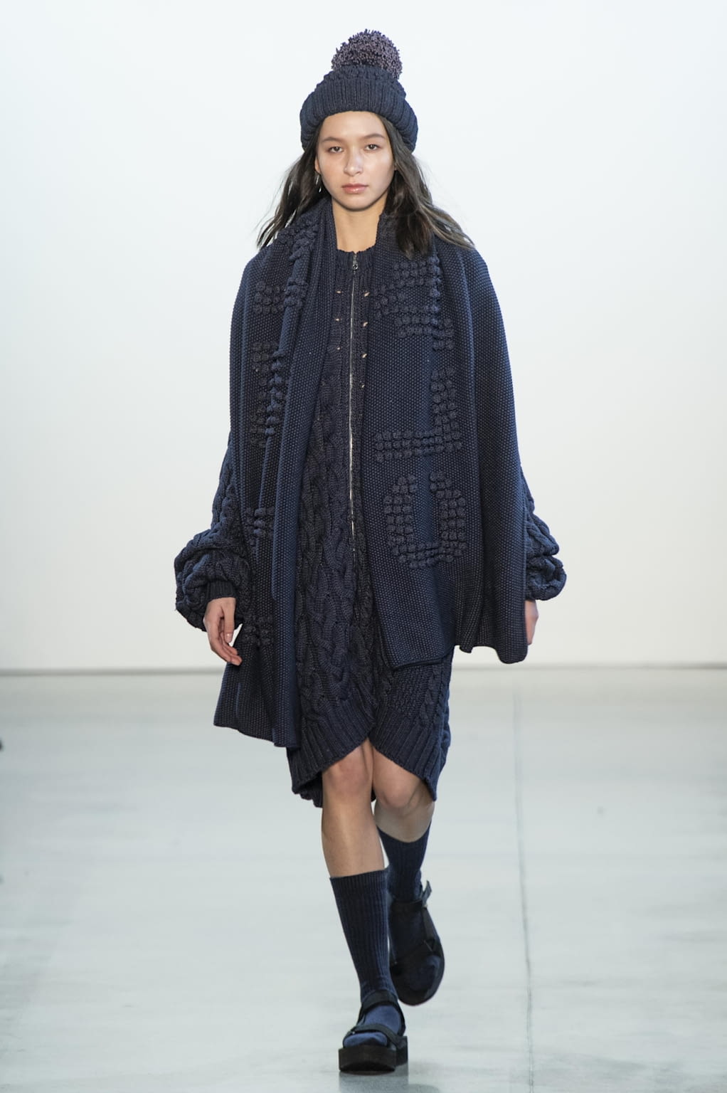 Fashion Week New York Fall/Winter 2020 look 16 from the Claudia Li collection 女装