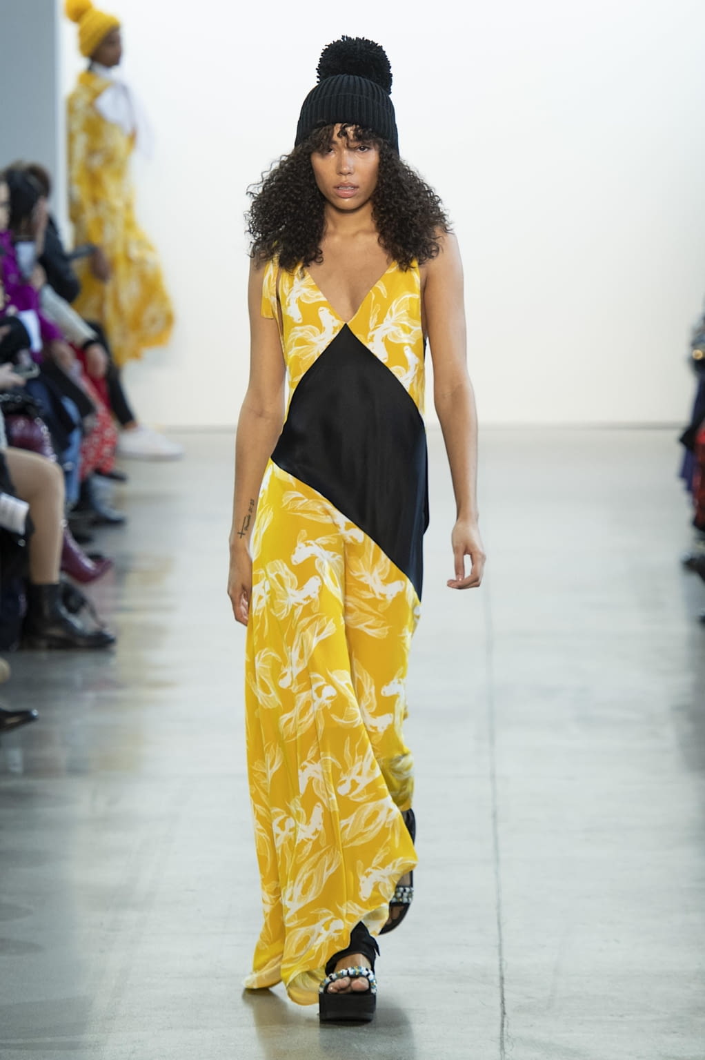 Fashion Week New York Fall/Winter 2020 look 20 from the Claudia Li collection womenswear