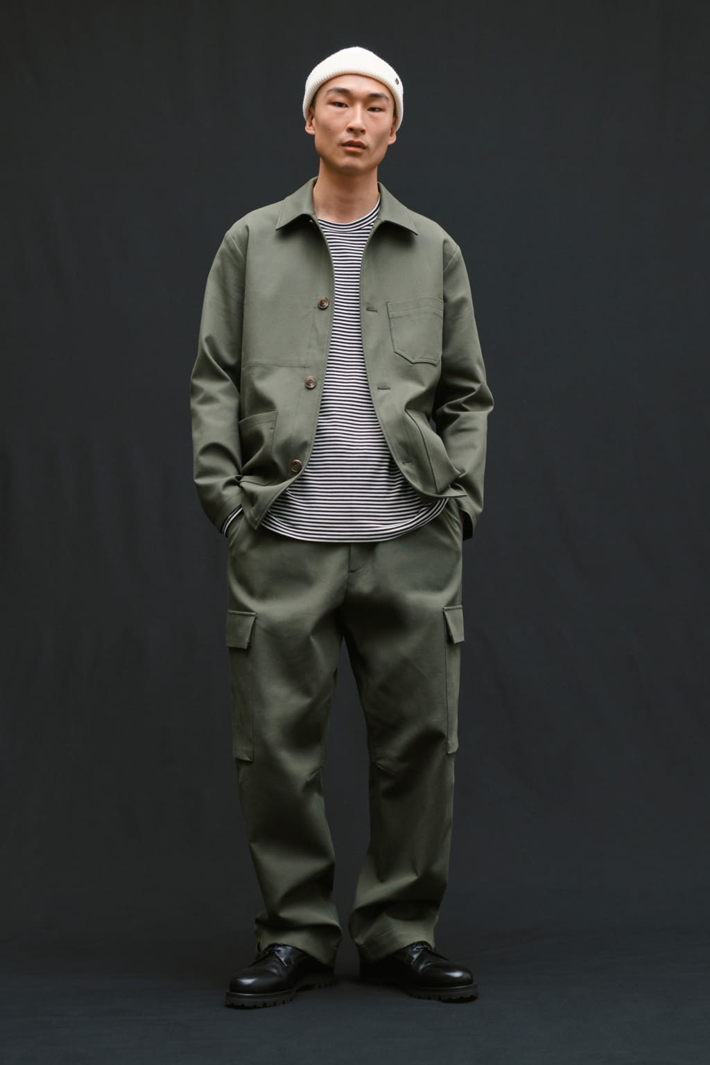 Fashion Week Paris Fall/Winter 2022 look 1 from the Closed collection menswear