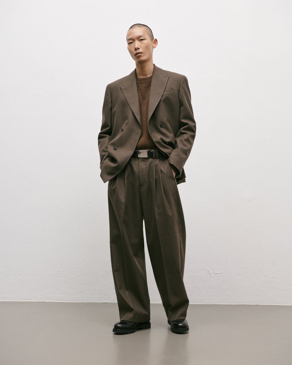 Fashion Week Paris Fall/Winter 2023 look 15 from the Closed collection menswear