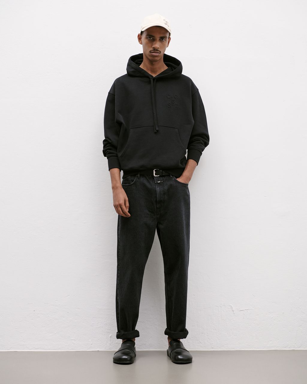 Fashion Week Paris Fall/Winter 2023 look 6 from the Closed collection menswear