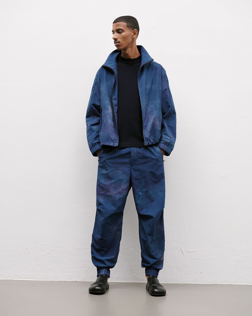 Fashion Week Paris Fall/Winter 2023 look 8 from the Closed collection menswear