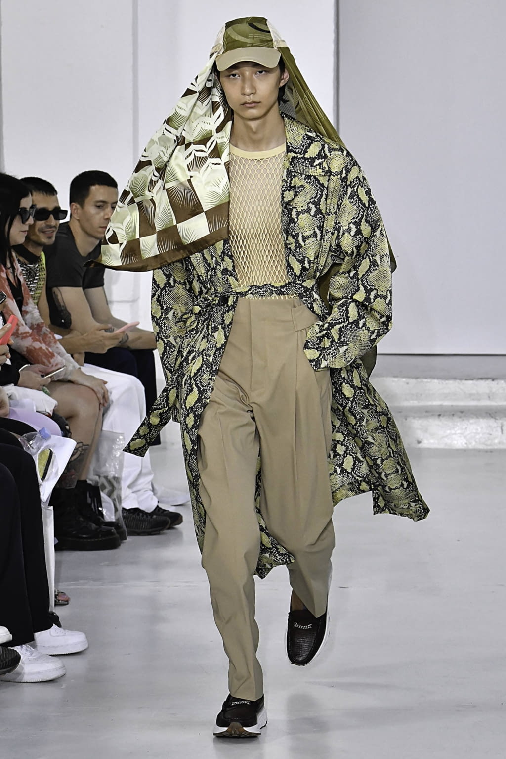 Fashion Week Paris Spring/Summer 2020 look 1 from the CMMN SWDN collection 男装