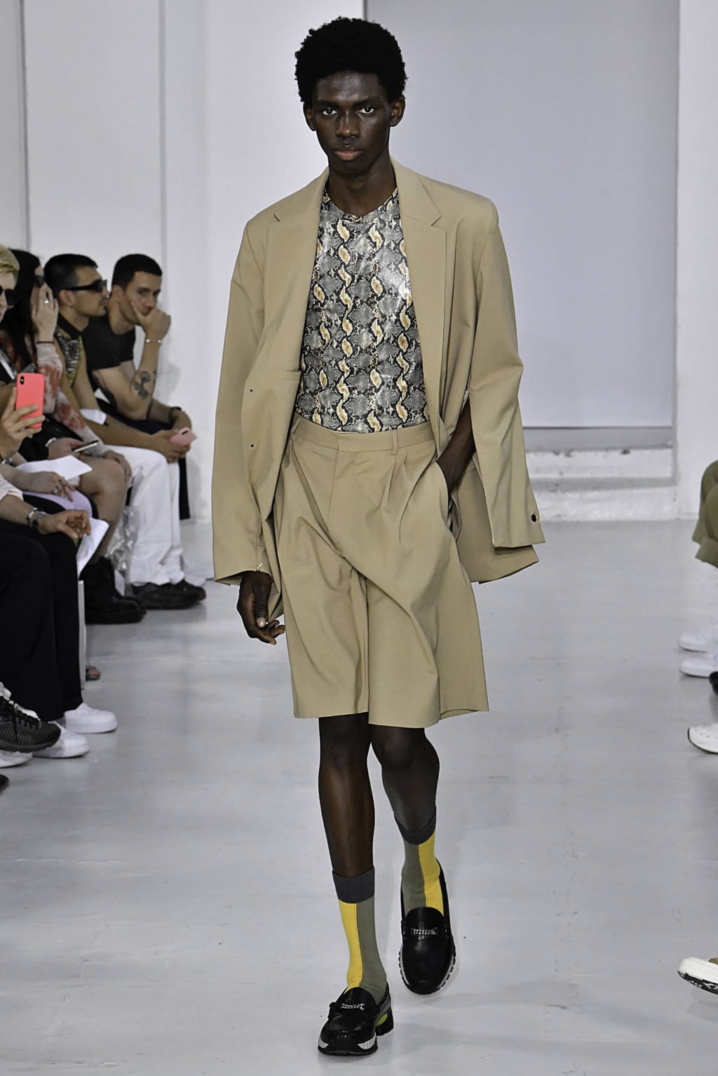 Fashion Week Paris Spring/Summer 2020 look 4 from the CMMN SWDN collection 男装