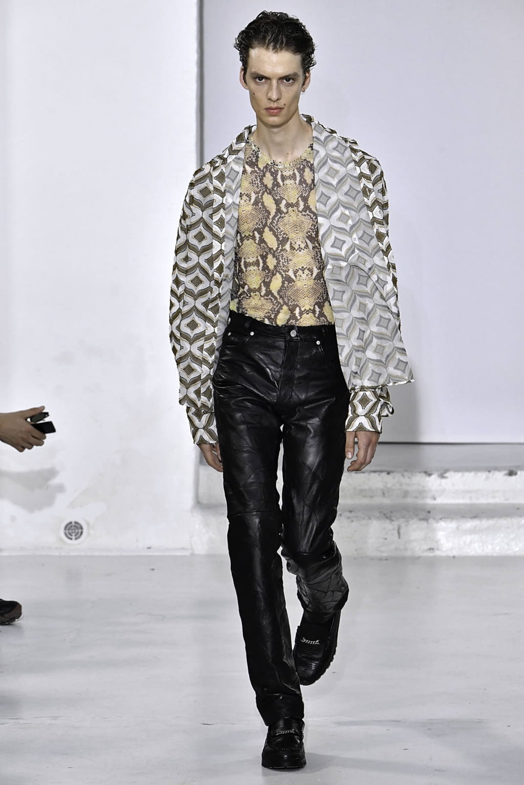 Fashion Week Paris Spring/Summer 2020 look 12 from the CMMN SWDN collection 男装