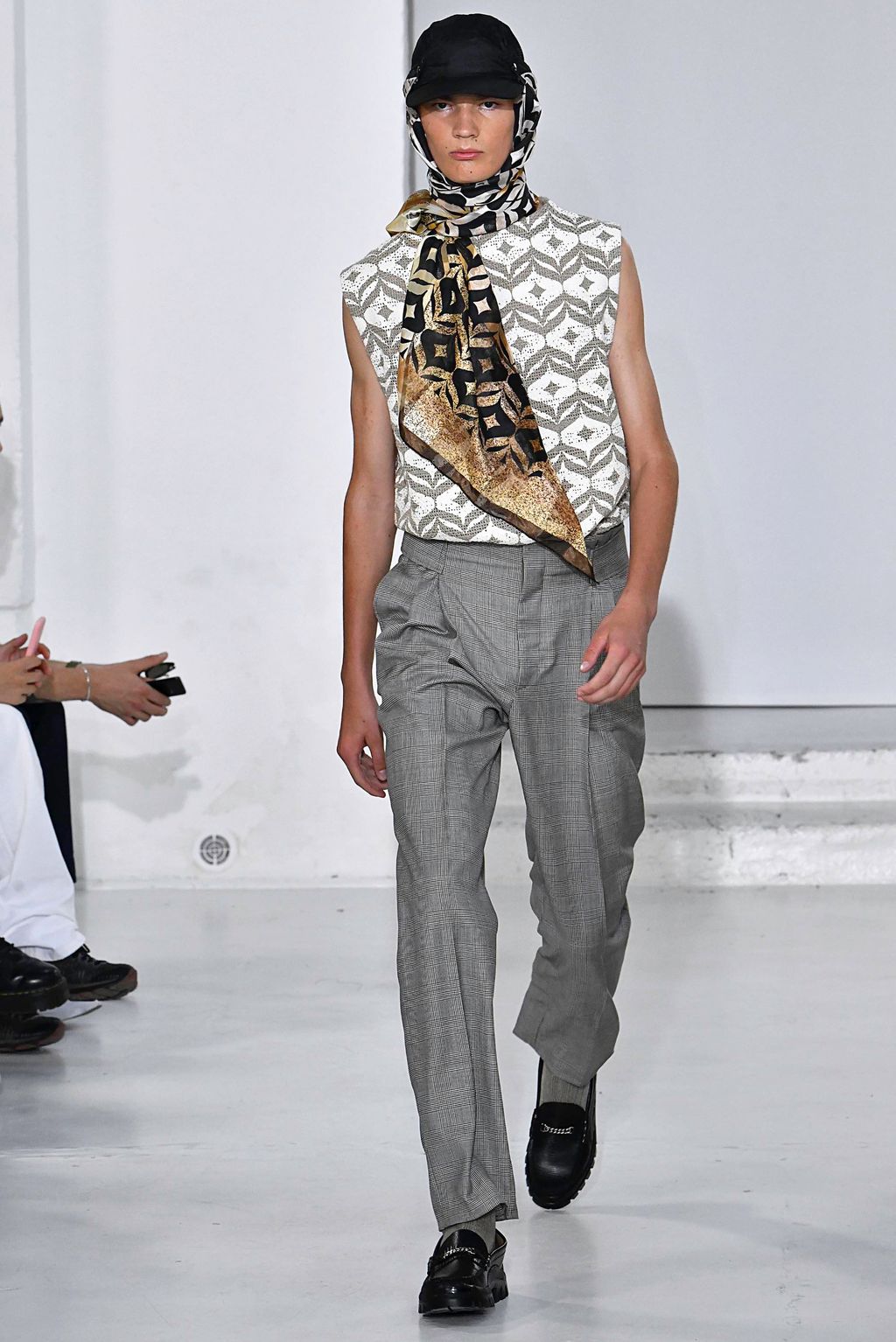Fashion Week Paris Spring/Summer 2020 look 13 from the CMMN SWDN collection 男装