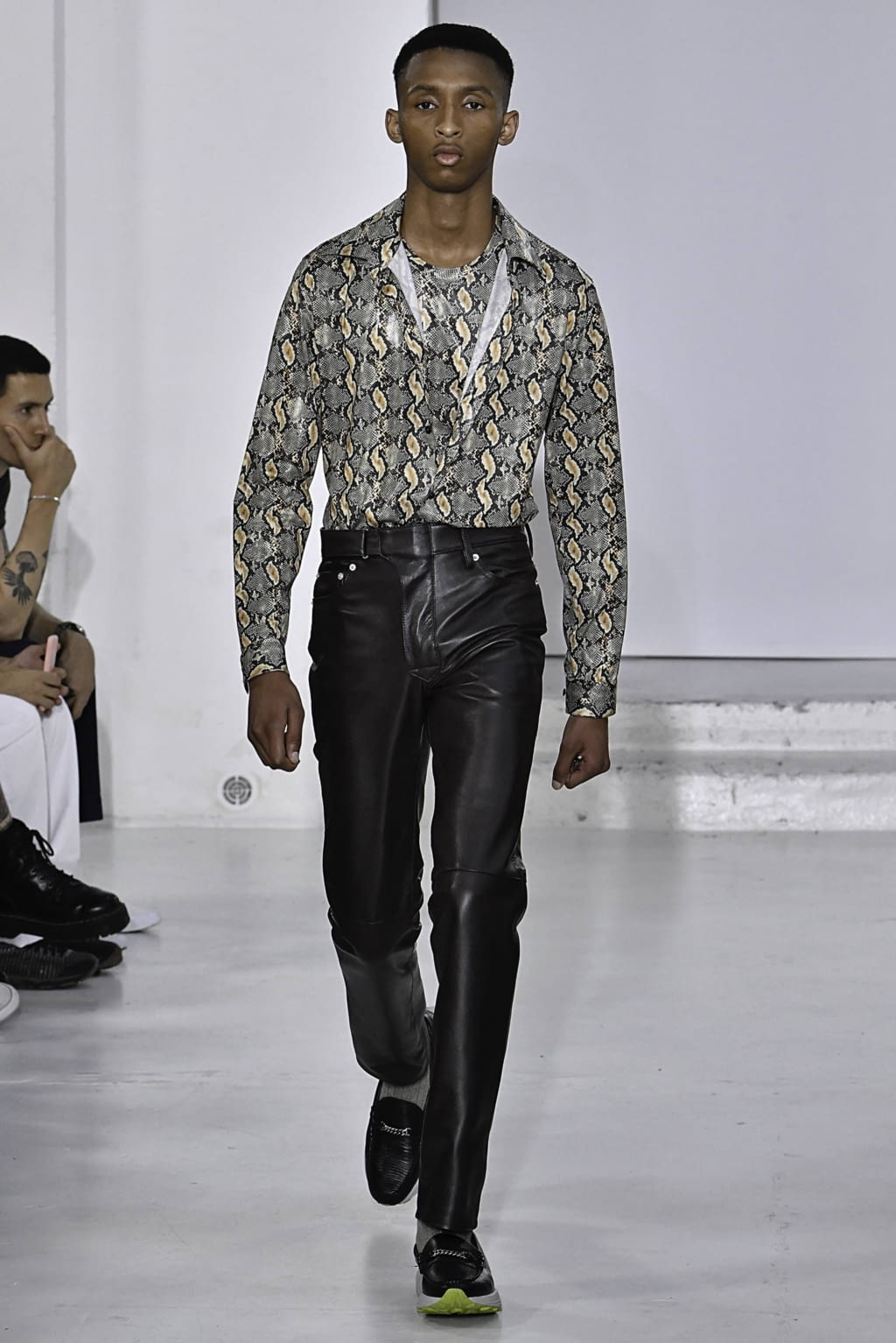 Fashion Week Paris Spring/Summer 2020 look 21 from the CMMN SWDN collection 男装