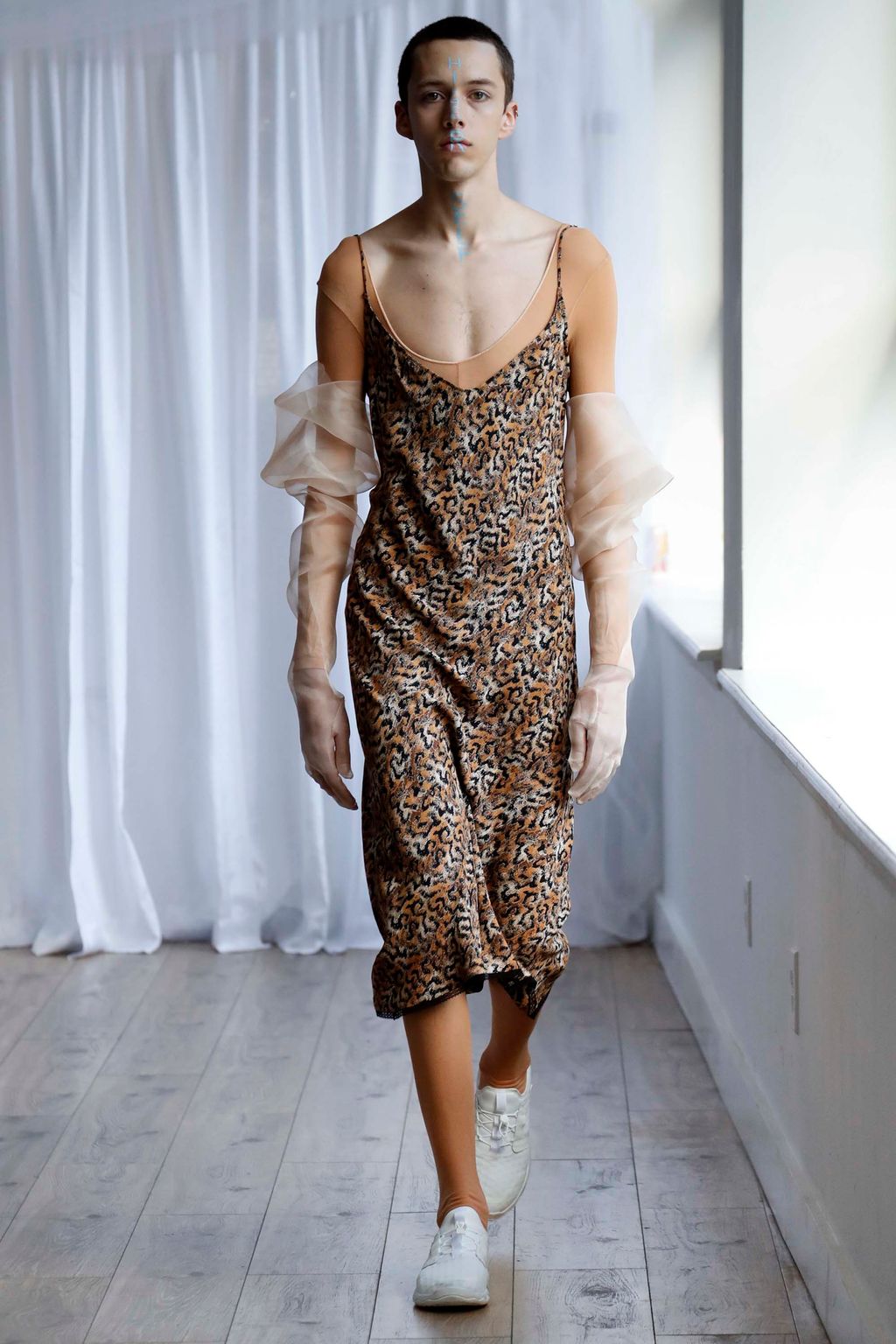 Fashion Week New York Fall/Winter 2018 look 6 de la collection Collina Strada womenswear