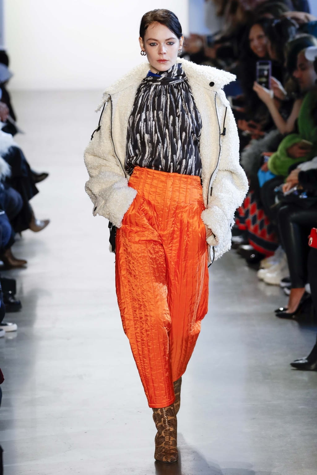 Fashion Week New York Fall/Winter 2018 look 1 from the Colovos collection 女装